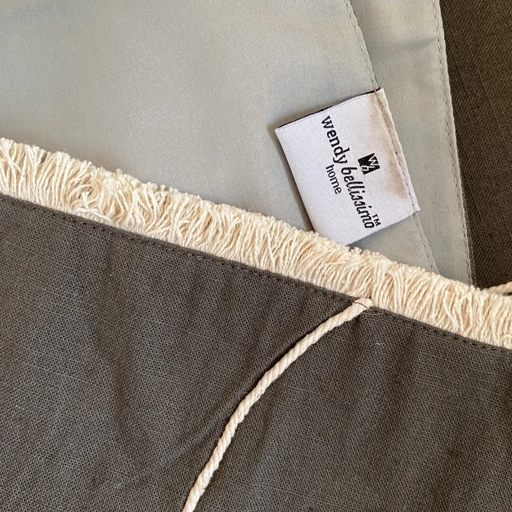 NEW embroidered Christmas table runner with fringe - Picture 6 of 7